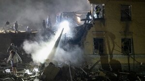 Νέα επιδρομή της Ρωσίας με drones στο Κίεβο - Στις φλόγες πολυκατοικίες και οχήματα