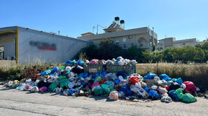 Απελπιστική η κατάσταση με τα σκουπίδια και στις Μεσαμπελιές 