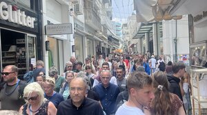 Ηράκλειο: Στη σκιά του πολέμου οι προετοιμασίες για το άνοιγμα των τουριστικών επιχειρήσεων