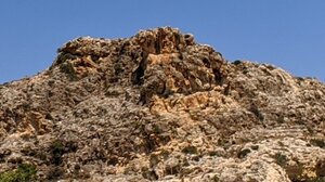  Είναι επικίνδυνος ο βράχος πάνω από την Λέσχη Αξιωματικών Αεροπορίας στον Καρτερό;