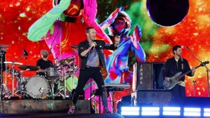 Οι Coldplay επανακυκλοφορούν άλμπουμ σε βινύλιο από ανακυκλωμένα πλαστικά μπουκάλια