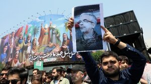 Το Ιράν επιδιώκει επειγόντως συνομιλίες με ΗΠΑ και Ισραήλ για τον τερματισμό των εχθροπραξιών