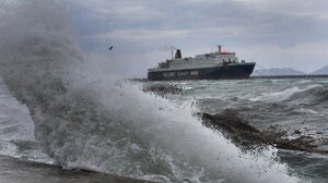 Κακοκαιρία: Δε σταμάτησε στη Μήλο το πλοίο "Αριάδνη", συνέχισε για Χανιά