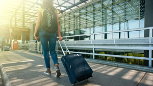 Η Ε.Ε θέλει να βάλει τέλος στις έξτρα χρεώσεις για χειραποσκευές