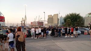 Ηράκλειο: Έστησαν γλέντι στο λιμάνι για να αποχαιρετήσουν τους νεοσύλλεκτους