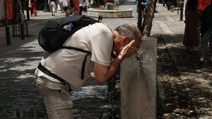 Καιρός: Ζέστη διαρκείας και υψηλές θερμοκρασίες ακόμα και τη νύχτα