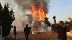 Αυτοψία του Κ. Κατσαφάδου στις πληγείσες περιοχές στο Κρυονέρι    