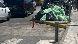 «Στο ίδιο έργο θεατές στο αεροδρόμιο» - Βουνό τα σκουπίδια