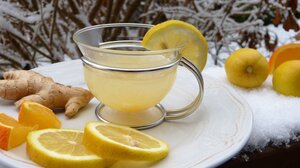 Χυμός λεμονιού: Πλούσια τα οφέλη του στην υγεία