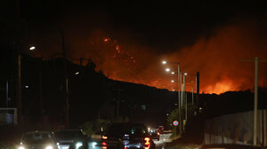 Κινήσεις ανθρωπιάς μέσα στην πύρινη λαίλαπα 