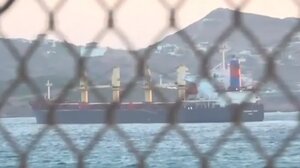 Στο Λαύριο έφτασε το πλοίο με τους 520 μετανάστες από την Κρήτη