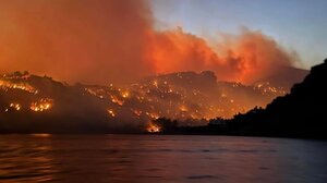 To Σωματείο Καφέ - Εστίασης Ιεράπετρας για τη συμβολή των μελών του στη μεγάλη πυρκαγιά της Αγιά Φωτιάς 