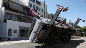 Περιστέρι: Έτσι έγινε το ατύχημα με το γερανοφόρο - Οι πρώτες εκτιμήσεις για τα αίτια