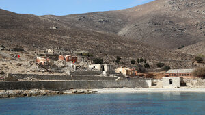 Στο παραπέντε διατηρείται η απαγόρευση κάθε αλιευτικής δραστηριότητας στη θαλάσσια περιοχή της Γυάρου