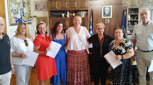 Ένα ταξίδι που ολοκληρώθηκε: Απονομή απολυτηρίων δημοτικού στους μαθητές των Προγραμμάτων Ελληνικής Γλώσσας του ΚΕΚΑΠΕΡ – Π.Κ.