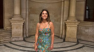 Η Βάσω Λασκαράκη φωτογραφίζεται με φόντο τη Λότζια!