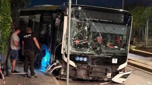 Ακυβέρνητο λεωφορείο για 150 μέτρα στη Λ. Βουλιαγμένης - Βίντεο 