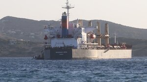 Στη δομή Μαλακάσας 240 μετανάστες από το Ρέθυμνο – Εικόνες από την άφιξη άλλων 520 στο λιμάνι του Λαυρίου