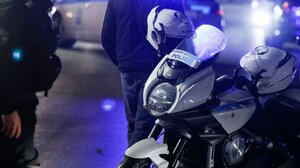 Συνελήφθησαν 14χρονοι που έσπαγαν παγκάκια και επιτέθηκαν σε αστυνομικό