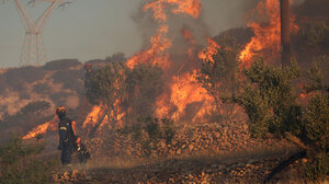 Κοινή ανακοίνωση βουλευτών ΠΑΣΟΚ: «Η Ιεράπετρα καίγεται, η πολιτεία οφείλει να δράσει»