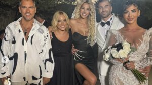 Η Σάσα Μπάστα ήρθε στην Κρήτη για να παντρέψει την καλύτερή της φίλη