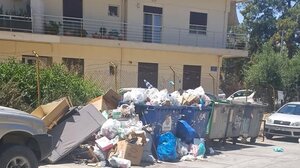 Καθημερινός βραχνάς τα σκουπίδια για μια γειτονιά