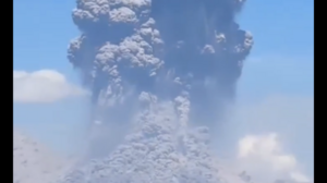 Νέα έκρηξη ηφαιστείου στην Ινδονησία 