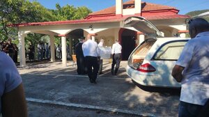 Ράγισαν καρδιές στην κηδεία του Θανάση Καφρίτσα – Με κουφέτα και λευκά λουλούδια το «αντίο» στο 21χρονο παλικάρι