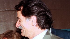 Ένα ιστορικό εύρημα: Το αυτοκίνητο του Αντώνη Τρίτση ξεχασμένο σε πάρκινγκ του Δήμου Αθηναίων