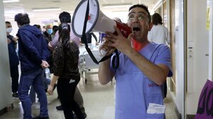 Βρύσαλης σε Άδωνι Γεωργιάδη: Η Κρήτη βουλιάζει από τουρίστες και τα νοσοκομεία από ελλείψεις!