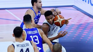 Ελλάδα-Ιταλία 75-66: Με ηγέτη Γιάννη η Εθνική έκανε δυναμική πρεμιέρα στο Ευρωμπάσκετ