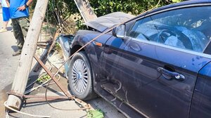 Xανιά: Αυτοκίνητο καρφώθηκε σε στύλο