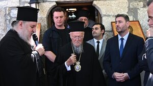 "Χιτλερικές εμμονές ο Ανδρουλάκης!"- Χυδαία επίθεση στον πρόεδρο του ΠΑΣΟΚ από μειονοτική εφημερίδα της Θράκης!