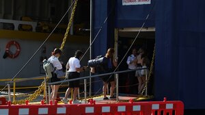 Συνεχίζεται η έξοδος των αδειούχων του Αυγούστου – Με 100% πληρότητα αναχωρούν τα πλοία
