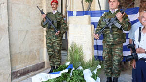 Στεφάνια για τους Μάρτυρες της 25ης Αυγούστου 1898 στο Ηράκλειο