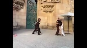 Βαρκελώνη: Ακτιβίστριες υπέρ του κλίματος έριξαν μπογιά στην πρόσοψη της Σαγράδα Φαμίλια