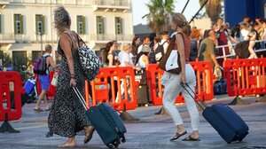 Επιστρέφουν και οι τελευταίοι από τους αδειούχους – Πάνω από 33.000 αφίξεις ημερησίως στον Πειραιά