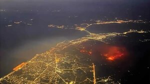 Φωτιά στην Πάτρα: Συγκλονιστική αεροφωτογραφία αποτυπώνει την πύρινη κόλαση