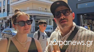 Τυφλός influencer από την Γερμανία, δοκιμάζει τις οδεύσεις στο κέντρο των Χανίων - Βίντεο