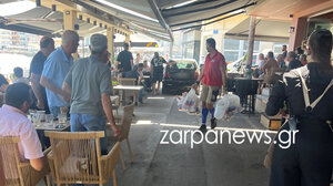 Χανιά: Πανικός στο Κουμ Καπί - Μπήκε με το αυτοκίνητο στον πεζόδρομο και προκάλεσε ζημιές!