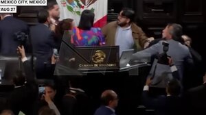 Μεξικό: Πολιτικοί πιάστικαν στα χέρια μέσα στην αίθουσα της Γερουσίας - Δείτε βίντεο