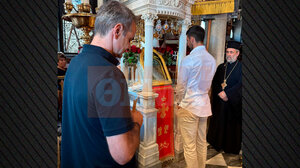 Στην Παναγιά της Τήνου Μητσοτάκης - Τζόκοβιτς - Προσκύνησαν την εικόνα της Μεγαλόχαρης