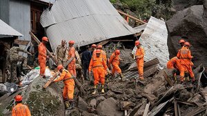 Πάνω από 280 νεκροί, δεκάδες αγνοούμενοι από τις πλημμύρες σε Ινδία και Πακιστάν