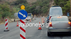 Κρήτη: Κοπάδι αιγοπροβάτων μπλόκαρε την κυκλοφορία στον ΒΟΑΚ μέρα μεσημέρι - Δείτε βίντεο