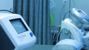 Σε κρίσιμη αλλά σταθερή κατάσταση το 13 μηνών παιδάκι που βρέθηκε στο κενό από το μπαλκόνι