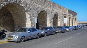 Κραυγή αγωνίας από τους οδηγούς ταξί στο Ηράκλειο: “Κινδυνεύουμε με αφανισμό!”