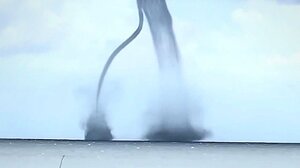 Εντυπωσιακός διπλός θαλάσσιος σίφωνας στις ακτές της Ιταλίας - Βίντεο