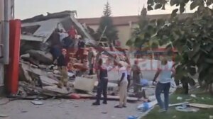 Σεισμός στην Τουρκία: Επιχειρήσεις απεγκλωβισμών μετά τις καταρρεύσεις κτιρίων