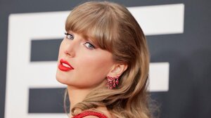 To επεισόδιο του podcast «New Heights» με την Τέιλορ Σουίφτ συγκέντρωσε 15 εκ. προβολές