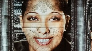 Γκράφιτι της Ζοζεφίν Μπέικερ φωτίζει τους δρόμους του Παρισιού